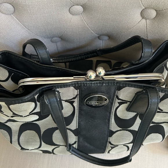 Coach Black and Cream Signature Shoulder Bag - Picture 5 of 15